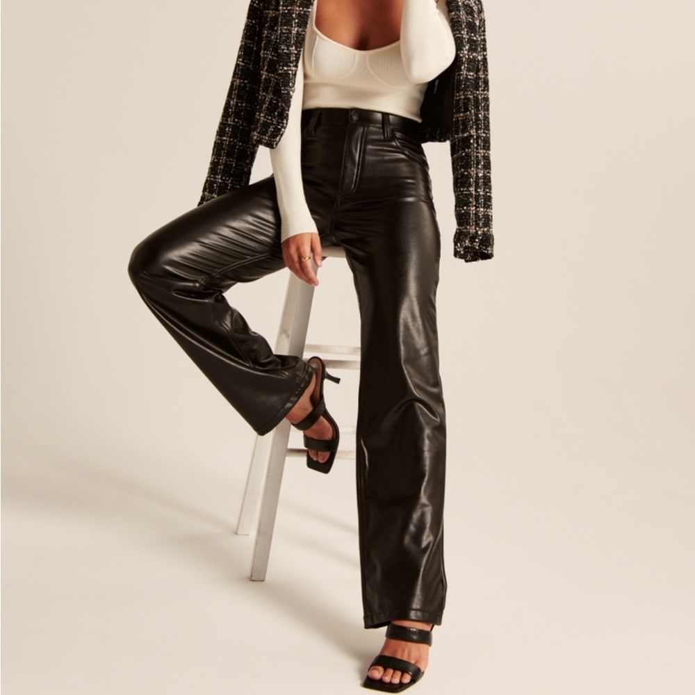 Lightly worn Abercrombie vegan leather curve love 90s relaxed pant